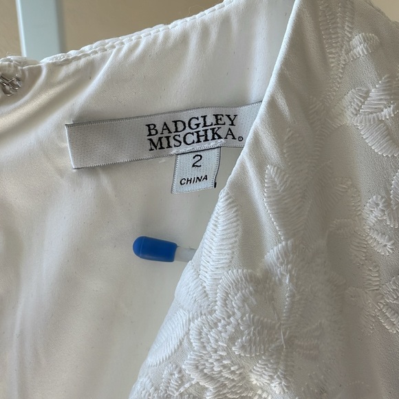 Badgley Mischka Collection stunning white floral lace wrap balloon sleeve dress - Picture 7 of 11